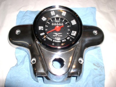 Assembling the speedometer housing